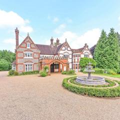 Exquisite Manor House in Surrey Hills