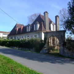 LA GRANGE DES PÈRES - SÉJOURNEZ DANS UNE AUTHENTIQUE CHARTREUSE DU XVIIIème SIECLE