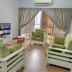 Spacious 3 rooms Apartment@Desa Putra Condominium