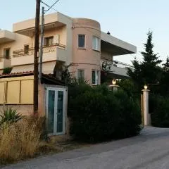 Beautiful cozy house in the Greek Riviera