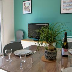 Maison neuve lumineuse avec jardin, parking privé