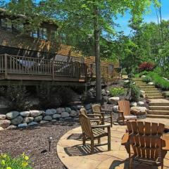 Secluded cabin on 10 acres - hot tub & game room!