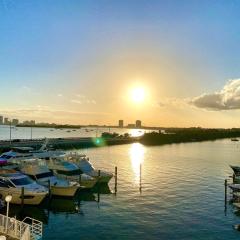 Modern waterfront apartment with free parking 5 mins drive to Miami Beach