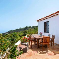Apartment in El Tanque with bubble bath