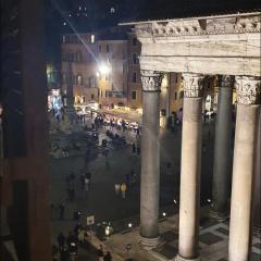 MAISON " PANTHEON VIEW " in front of Pantheon