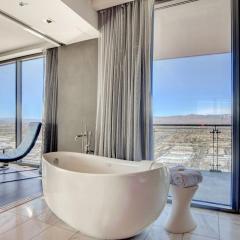 Private Luxury Panoramic Suite at Palms Place