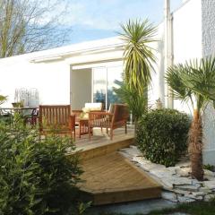 holiday home with indoor pool, Le Porge