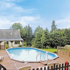 Nice Home In St Tugdual With 3 Bedrooms, Wifi And Swimming Pool