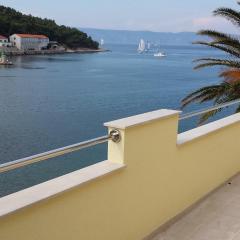 Sea view apartment near the beach S2-Jelsa center