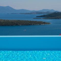 Villa Pasithea - breathtaking seaviews, infinity pool, privacy, close to the beach