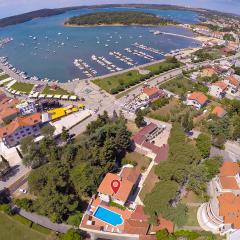 Cozy Home In Medulin With Kitchen