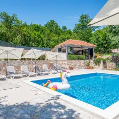 Beautiful Home In Zmijavci With Kitchen