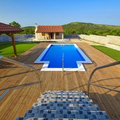 Holiday Home Julija by Interhome