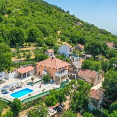 Beautiful Home In Donji Prolozac With Kitchen