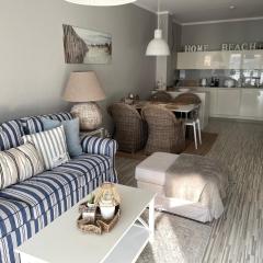 Biały apartament z tarasem w Playa Baltis