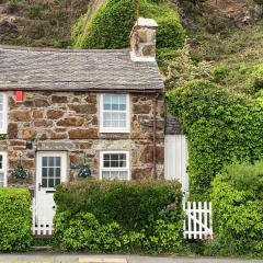 Pwllheli Marina Welsh Cottage by Plas Heli & the sea