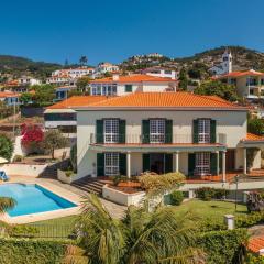 OurMadeira - Villa Vista Sol, grand traditional