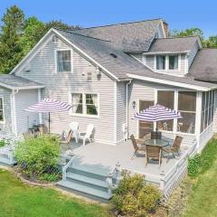 Newly Renovated Cottage 5 mins from Beach!