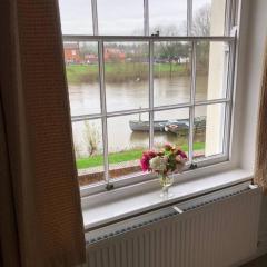 Beautiful riverfront cosy one bedroom apartment