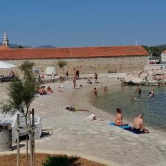 JELSA center-Sea view apartment near the beach - B2