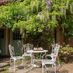 Cissys Cottage in a Nature Reserve, 7 minutes from Aldeburgh seafront