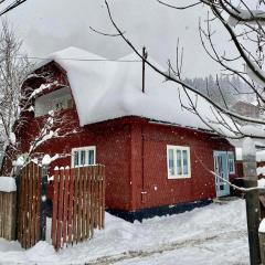 Casa Fântâna - La poalele muntilor -50 de metri de pârtia Olimpică