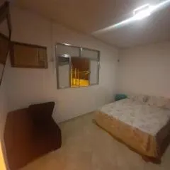 Quarto em Sepetiba com ar