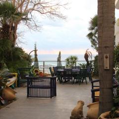 Boutique Apartment "Facing the Sea"