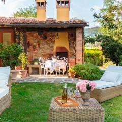 Rosyabate Cottage, with Private Garden and views between Lucca and Pistoia