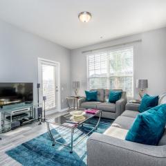 Luxury PET FRIENDLY Condo, Near Clubhouse & Pool