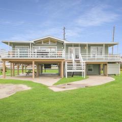 2022 Remodeled Retreat with Deck Walk to the Beach!