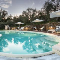Villa Alberta, Panoramic 4 Bedrooms Farmhouse with Private Pool in Lucca close to Town Centre