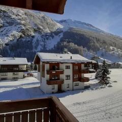FREE Bus Winter Haus Loree