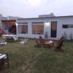 Casa Amplia, Luminosa con Quincho y Pileta!