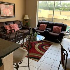 3 BR 2 Miles to Disney, pool, free WiFi and more townhouse