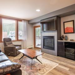 Beautiful Zephyr Mountain Lodge Condo with wine coole! - Close to Gondola! condo