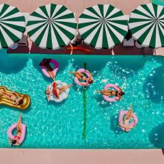 The Marley Hotel by AvantStay Classic Palm Springs Hotel w Pool Hot Tub