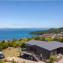 Acacia Bay Bach - Views, Spa & Serenity - Taupo
