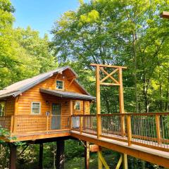 Cricket Hill Treehouse D by Amish Country Lodging