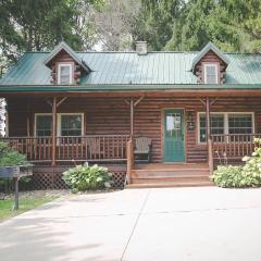 Evergreen Cabin by Amish Country Lodging