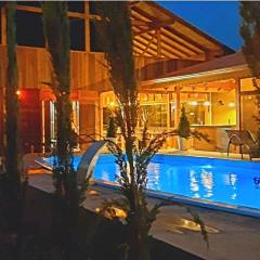 SPA Rossett em Itapoá - Luxo e conforto c piscina, hidromassagem e cromoterapia, p 22 pessoas!