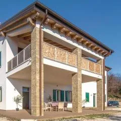 Gorgeous Apartment In Valnogaredo Pd