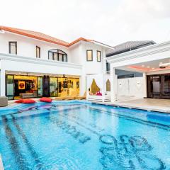 Exquisite Pool Villa K - Pattaya 6BD Pool Villa