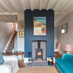 Cosy retreat, perfectly located just a min walk from Deal Beach and Castle