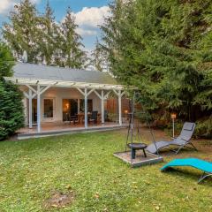 Ferienhaus mit Terrasse und Kaminofen in Parchim