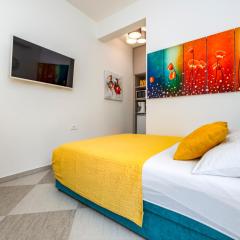 FREE parking Marli 4 - Room with private entrance -