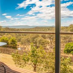 The views!Lovely apartment on acreage with magnificent views, dog friendly