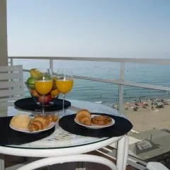 ALMAR, TORREMOLINOS BEACHFRONT 606 by AlohaMalaga