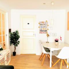 300 meter walk to LEGO HOUSE - 80m2 two bedroom apartment with garden - unit B