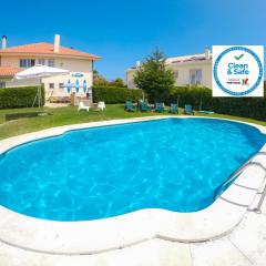 Carcavelos Surf Hostel & Surf Camp